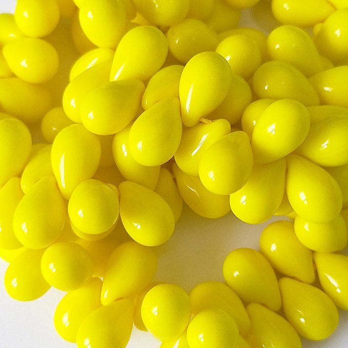 チェコビーズ ドロップ 6x9mm イエロー1・不透明|10個入 ハンドメイド素材 BULBULBEADS