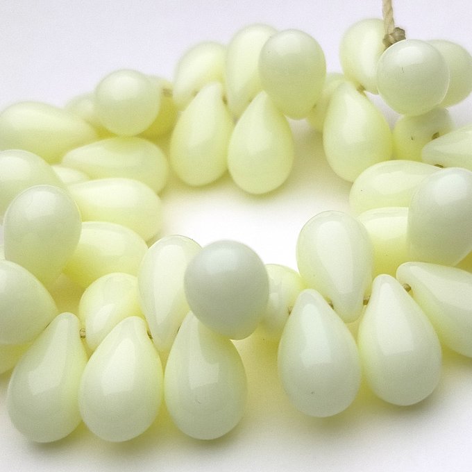 チェコビーズ ドロップ 6x9mm メローイエロー・不透明|10個入 ハンドメイド素材 BULBULBEADS