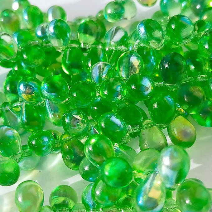 チェコビーズ ドロップ 6x9mm ライトグリーン2・クリアAB|20個入 ハンドメイド素材 BULBULBEADS