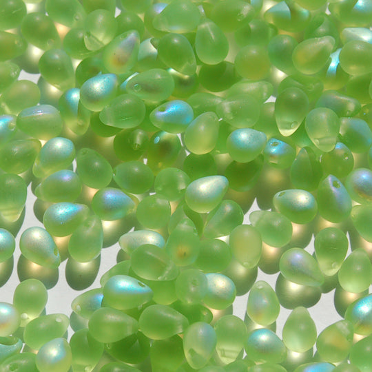 チェコビーズ ドロップ 4x6mm リーフグリーン・マットAB｜30個入 ハンドメイド素材 BULBULBEADS