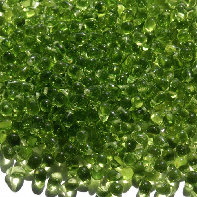 チェコビーズ ドロップ 4x6mm オリーブグリーン｜30個入 ハンドメイド素材 BULBULBEADS