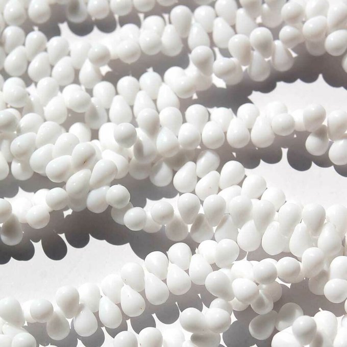 チェコビーズ ドロップ 4x6mm チョークホワイト｜30個入 ハンドメイド素材 BULBULBEADS
