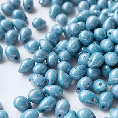 チェコ ビーズ ドロップ 5x7mm 20個 チョーク ホワイト ブルー ラスター BULBULBEADS