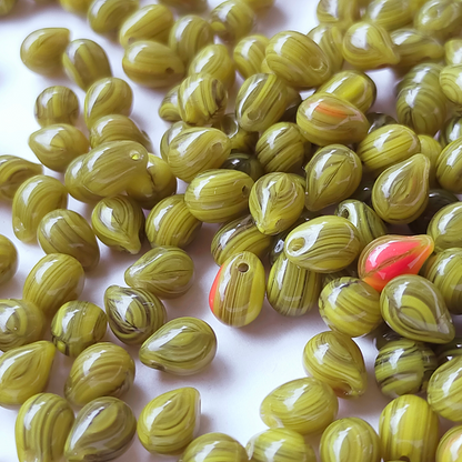 チェコ ビーズ ドロップ 5x7mm 20個 オリーブ グリーン レッド コンビ BULBULBEADS