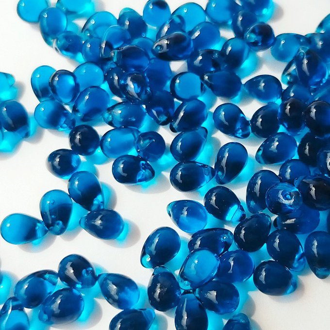 チェコビーズ ドロップ 4×6mm カプリブルー8・クリア｜60個入 ハンドメイド素材 BULBULBEADS