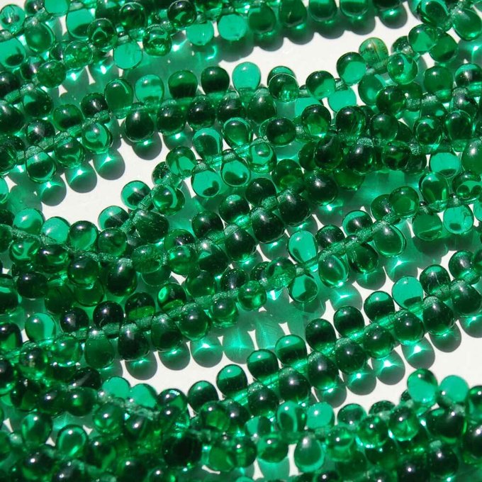 チェコビーズ ドロップ 4×6mm グリーン｜60個入 ハンドメイド素材 BULBULBEADS