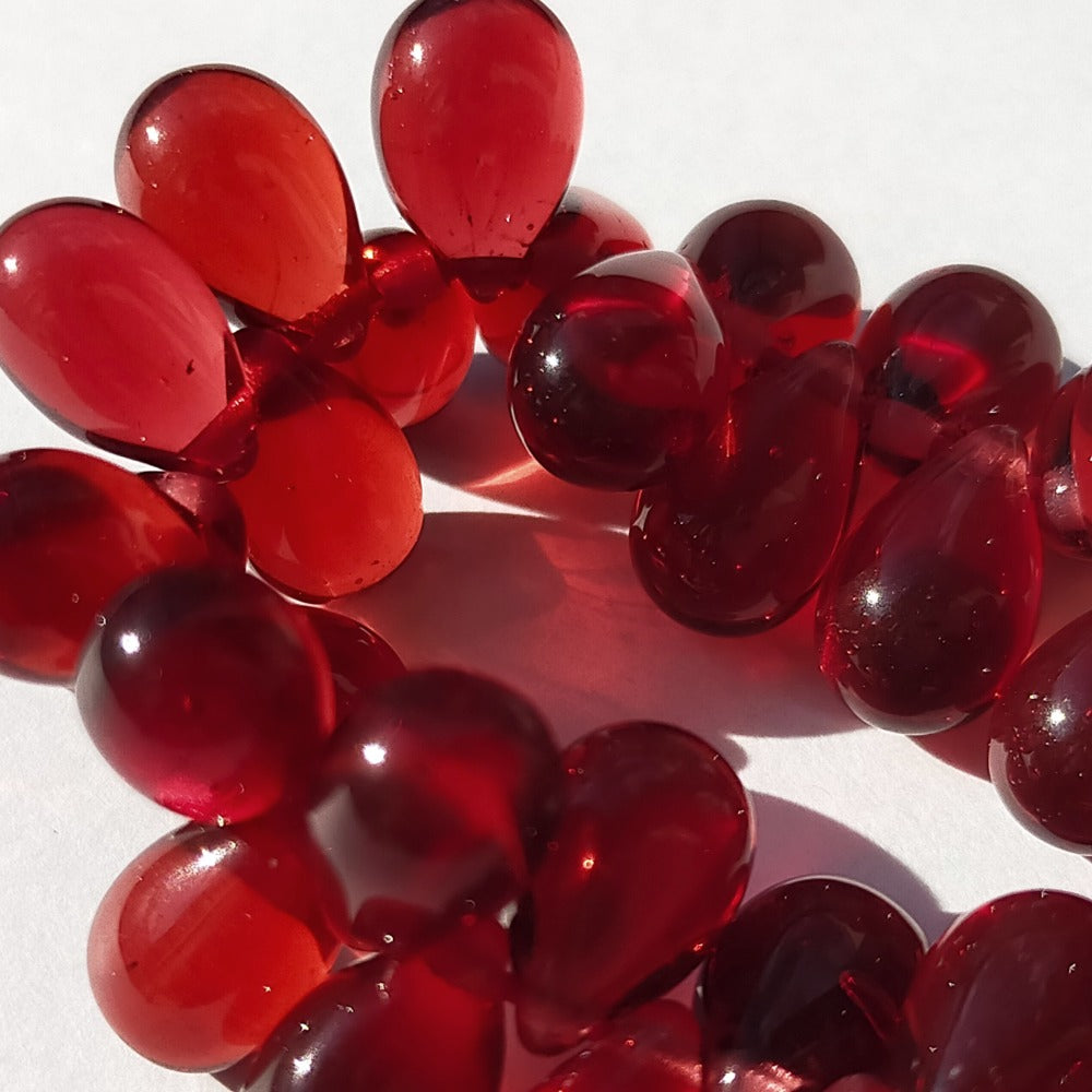 チェコビーズ ドロップ 6x9mm ガーネットレッド0・クリア｜10個入 ハンドメイド素材 BULBULBEADS