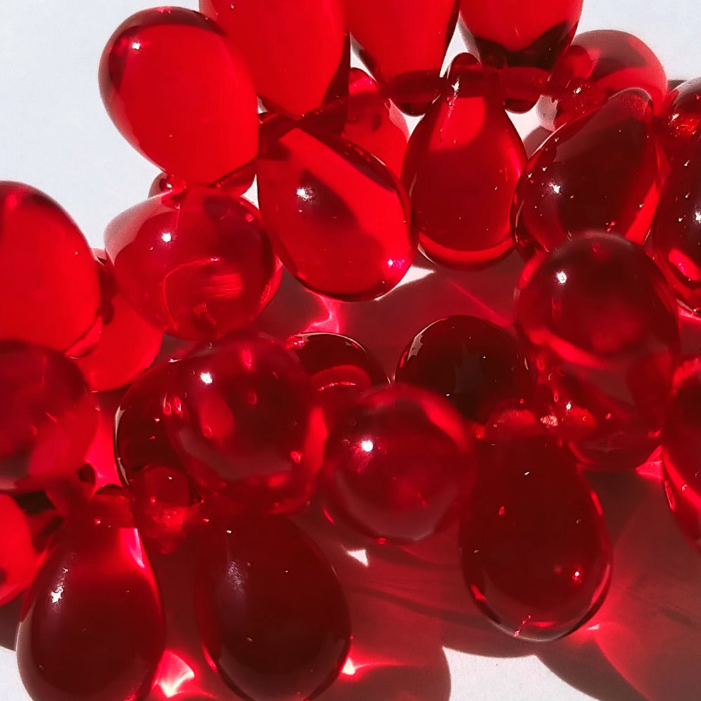 チェコビーズ ドロップ 6x9mm シャムレッド8・クリア｜10個入 ハンドメイド素材 BULBULBEADS