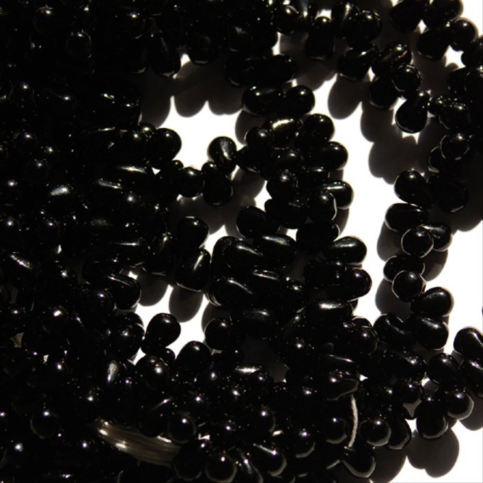 チェコビーズ ドロップ 4×6mm ジェットブラック｜40個入 ハンドメイド素材 BULBULBEADS