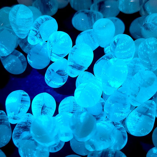 チェコビーズ ドロップ 6x9mm 蓄光シアンブルー｜20個入 ハンドメイド素材 BULBULBEADS